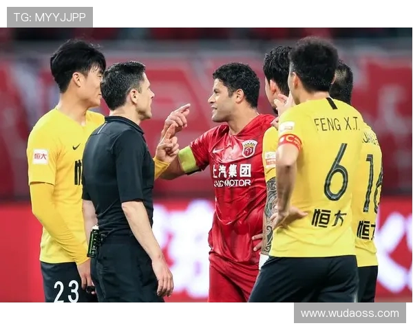 2015年中超巅峰对决上港与恒大激情碰撞引发的足球盛宴