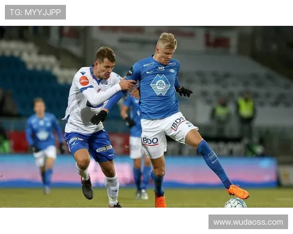 W德与莫尔德的精彩对决揭示了足球战术的博弈与球队实力的较量 W德与莫尔德的精彩对决揭示了足球战术的博弈与球队实力的较量